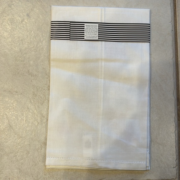 Halloween Guest Towels. New with tags. Mary Lake Thompson Ltd. - Picture 2 of 2